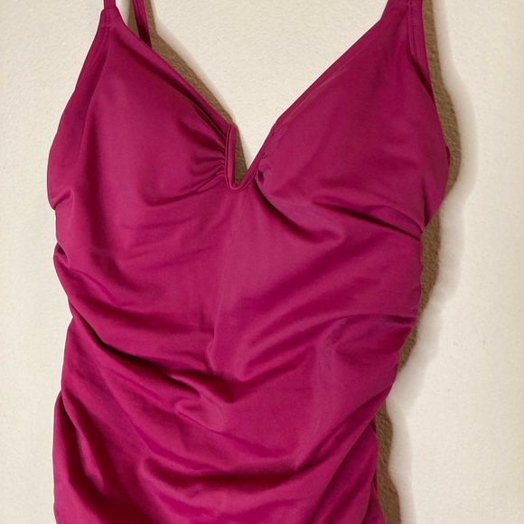 Time and Tru Women’s V- wire One Piece Swimsuit - Picture 3 of 9